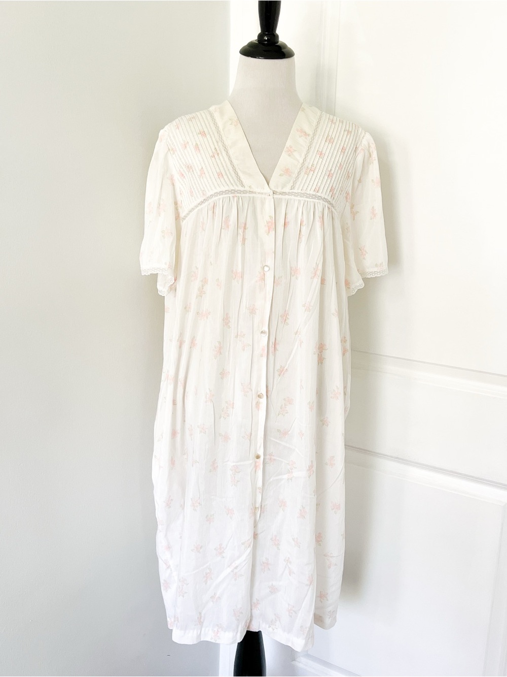 Barbizon Classic White & Pink Floral Button-Front Nightgown
